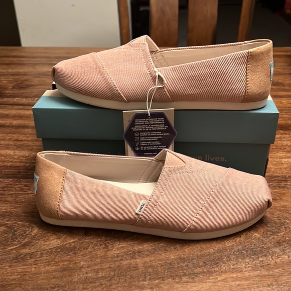 Toms flats/slippers. Brand new - Picture 2 of 4